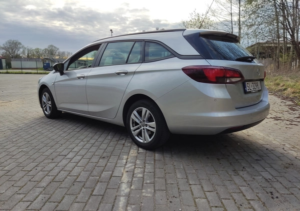 Opel Astra cena 58999 przebieg: 57000, rok produkcji 2021 z Sompolno małe 497